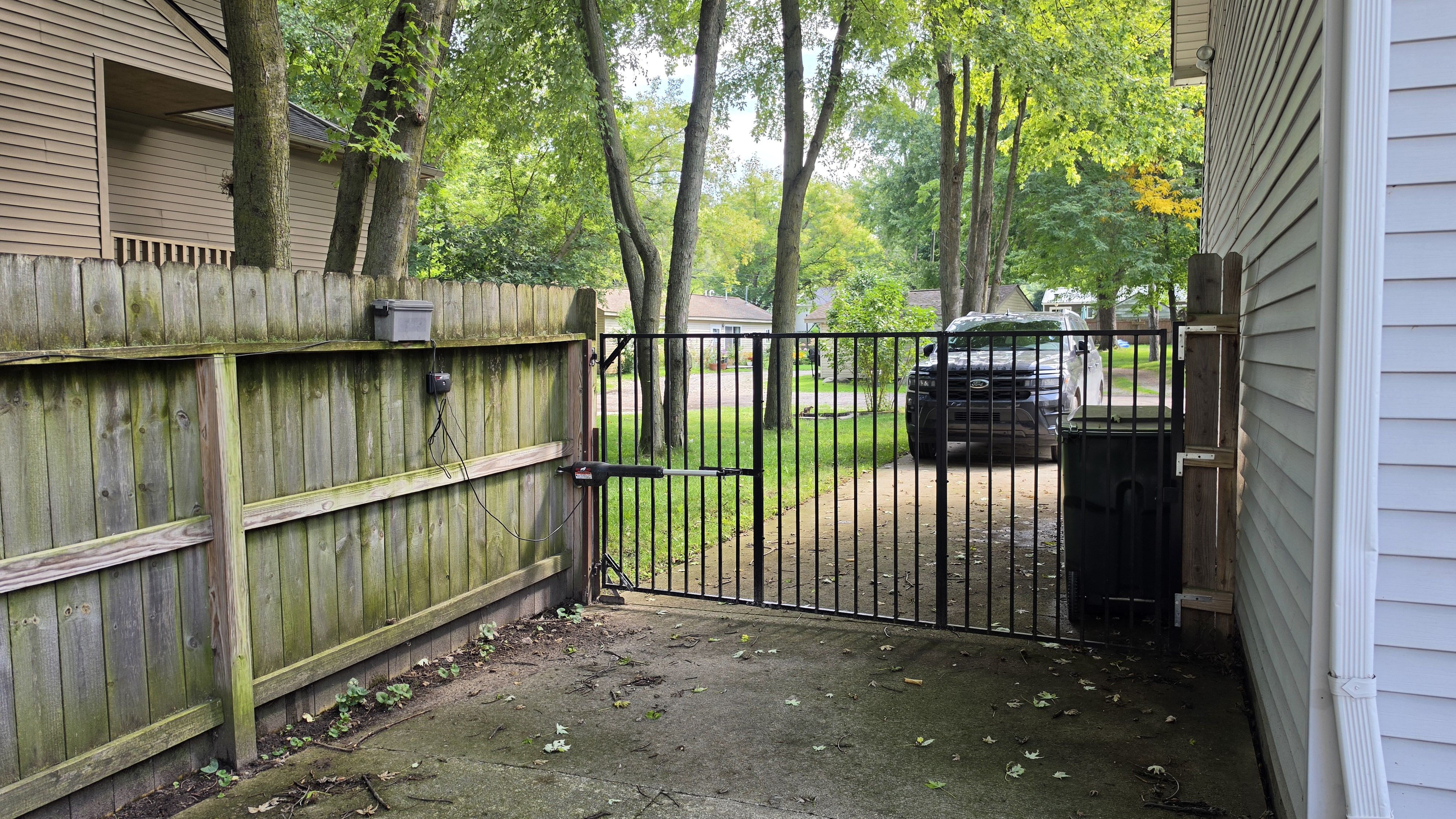 Electric gate at 1095 Seabury Drive